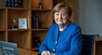 Die politische Regulierung der Technologie mit Angela Merkel (8/10)